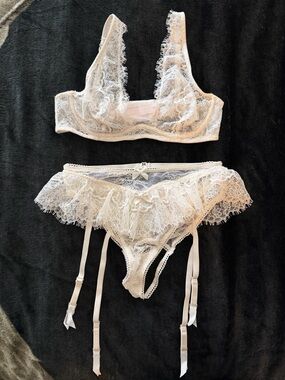 Victoria’s Secret Sheer Lace Bralette & Garter Panty Set in Ivory